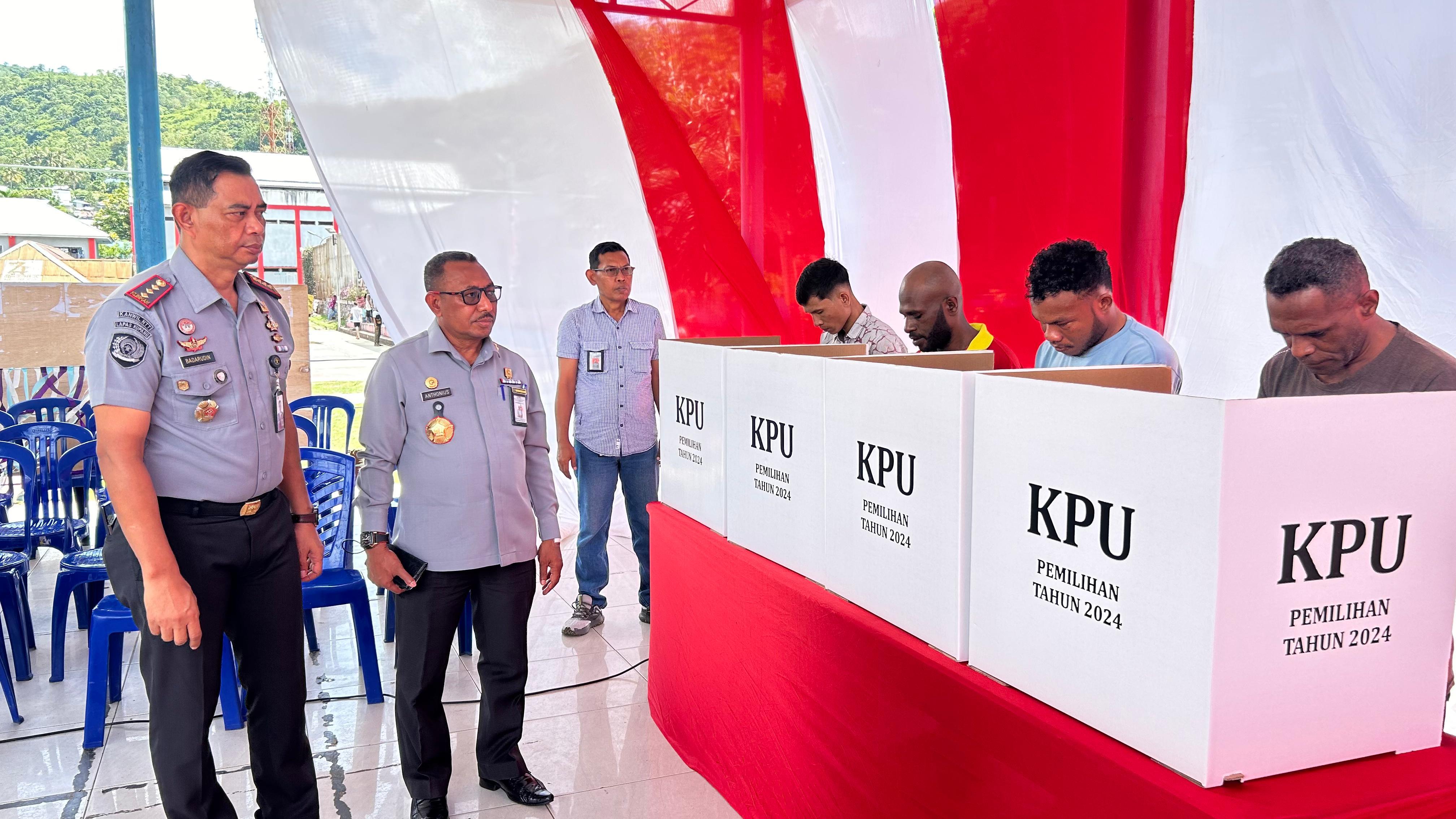 Kakanwil Kemenkumham Papua Pantau Langsung Pelaksanaan Pilkada di TPS Khusus Lapas Abepura